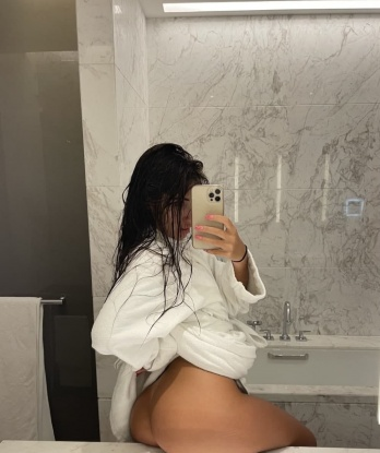 Увлекательное путешествие в мир наслаждения и наследия страсти ждет нас! Я индивидуалка опытная и нежная, а Москва – мое вдохновение. Со мной ты сможешь расслабиться и наслаждаться каждой секундой нашей встречи. Возможности велики, открыты для разнообразия и экспериментов. Разрушаем границы и совместно успеваем сделать все, о чем ты мечтал. Поддайся магии наших встреч и полностью отдашься удовольствию. Обещаю, ты не останешься равнодушным! Фото и отзывы подтвердят мою красоту и мастерство. Жду нашу встречу в Москве 🌇 Целую! 4512, 23 года